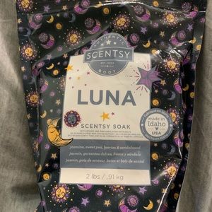 Luna Scentsy Soak